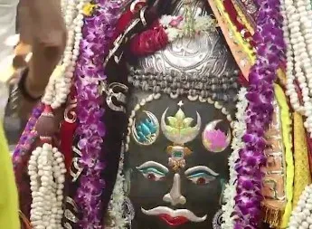 महाकालेश्वर मंदिर में भस्म आरती: पुरुषोत्तम मास दशमी पर 'जय श्री महाकाल' के जयकारों से गूंजा उज्जैन