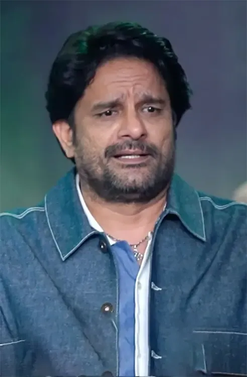 What Makes Jaideep Ahlawat Praise Manoj Bajpayee's Performance in 'Raajneeti'?