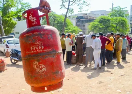 Thieves Foiled in Jaipur LPG Cylinder Theft Attempt