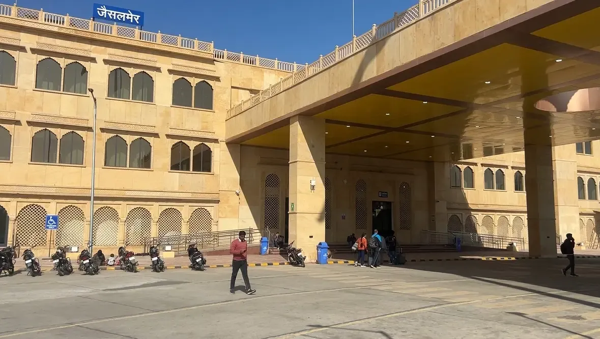 क्या जैसलमेर रेलवे स्टेशन का नया रूप, 140 करोड़ की लागत से आधुनिक सुविधाओं के साथ तैयार है?