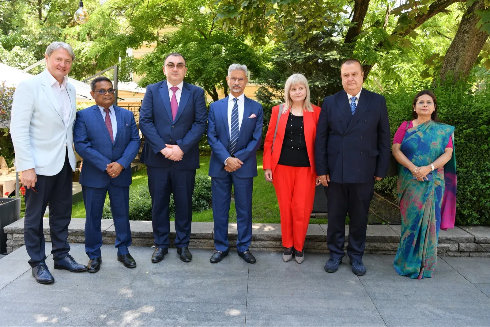 Jaishankar Meets Bulgarian Friends of India in Sofia