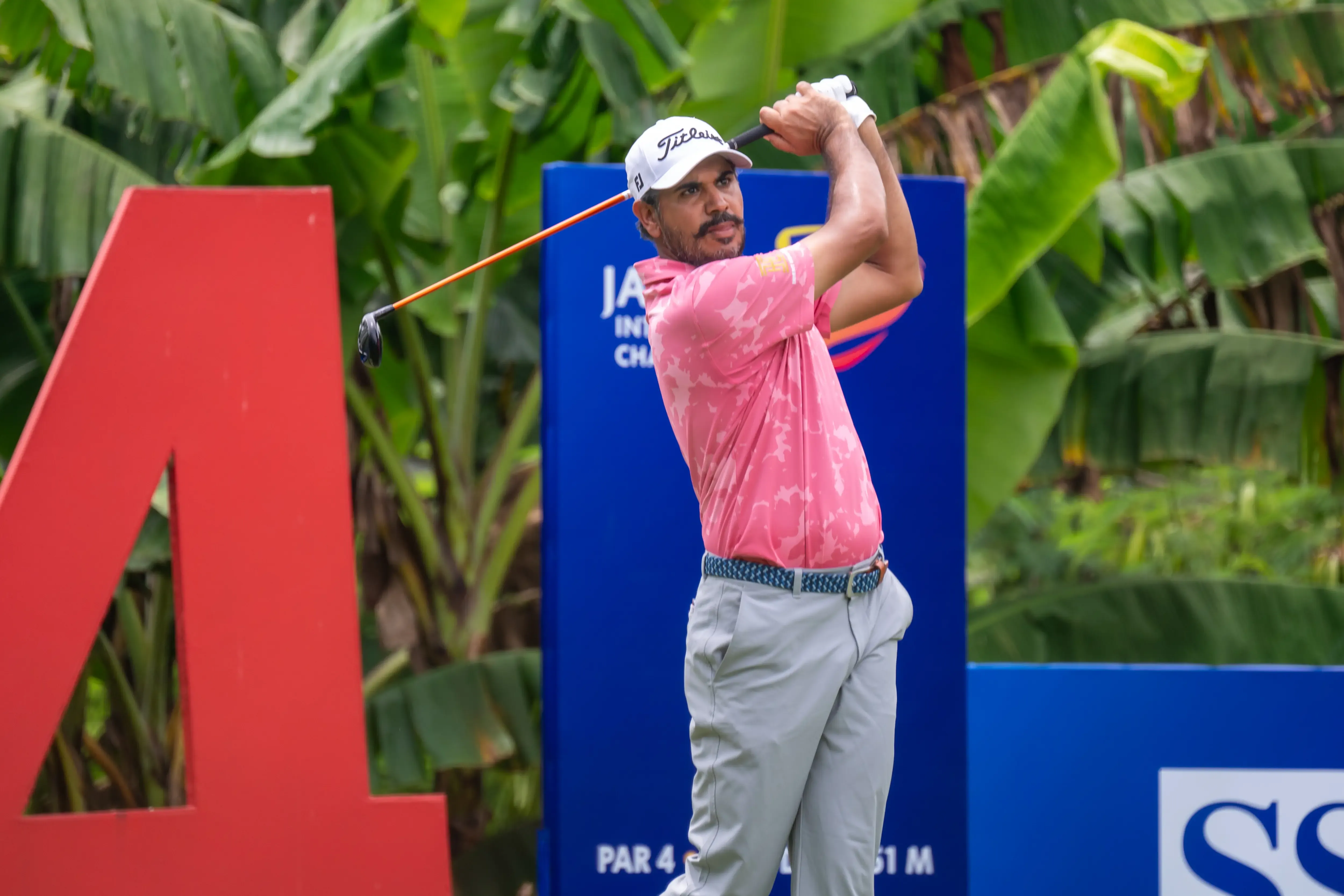 How is Gaganjeet Bhullar Performing at the Jakarta International Championship?