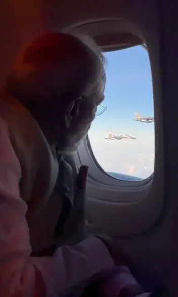 PM मोदी जकार्ता पहुंचे, राष्ट्रपति सुबियांतो ने किया राजकीय स्वागत; फाइटर जेट्स ने दिया एस्कॉर्ट