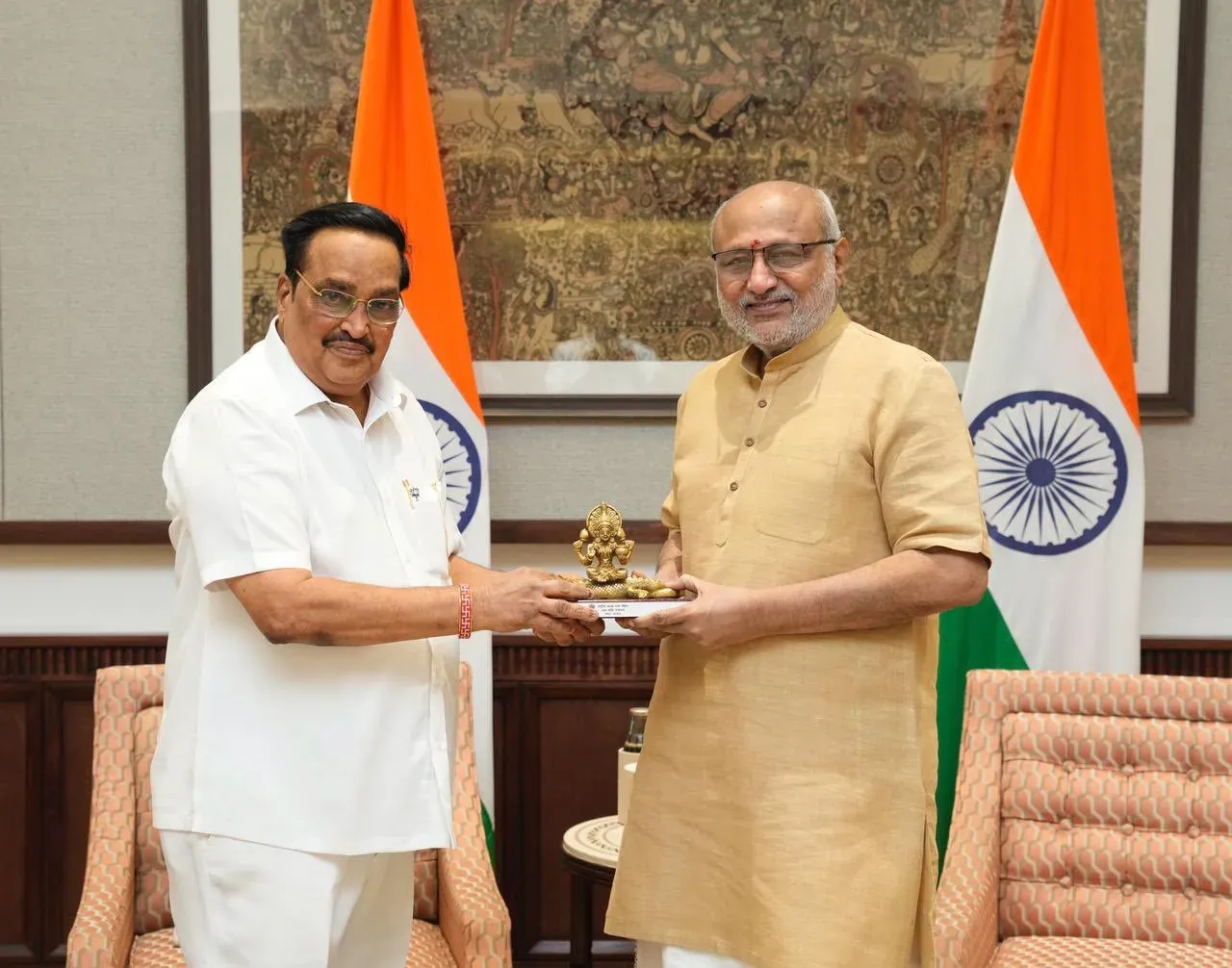 Jal Shakti Minister Paatil meets VP on water conservation