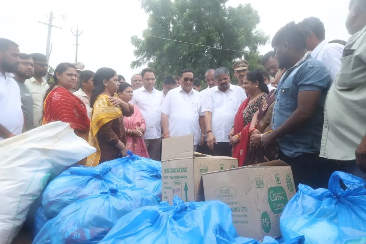 Jal Shakti Minister Paatil visits flood-hit Undach village in Gandevi