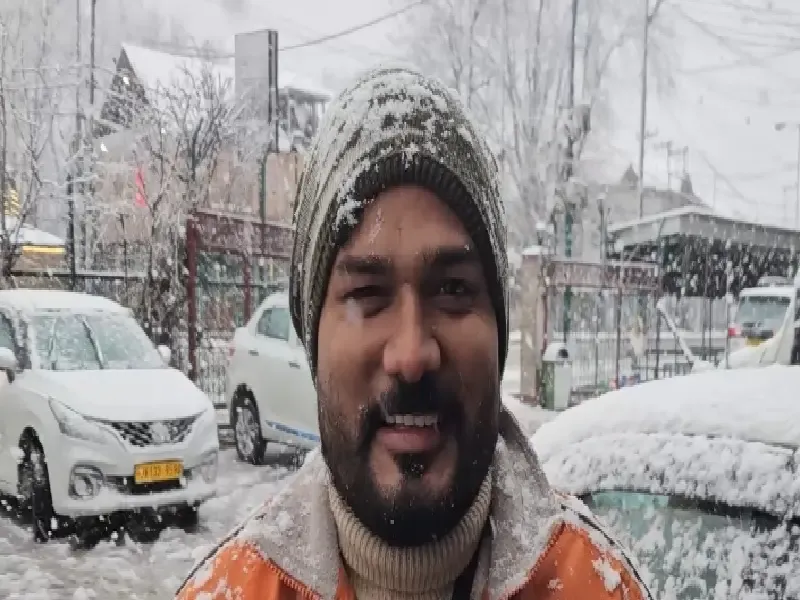 क्या जम्मू और कश्मीर में बर्फबारी से पर्यटकों के चेहरे खिले?