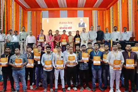 जम्मू और राजकोट में चयनित उम्मीदवारों को दिए गए नियुक्ति पत्र