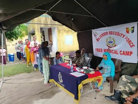 जम्मू: बीएसएफ सुंदरबनी ने बाढ़ प्रभावितों के लिए लगाया चिकित्सा शिविर, 304 मरीजों की हुई जांच