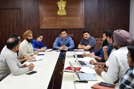 जम्मू डीएम ने एलपीजी वितरकों की बैठक की, कतारें रोकने और निष्पक्ष वितरण पर सख्त निर्देश दिए