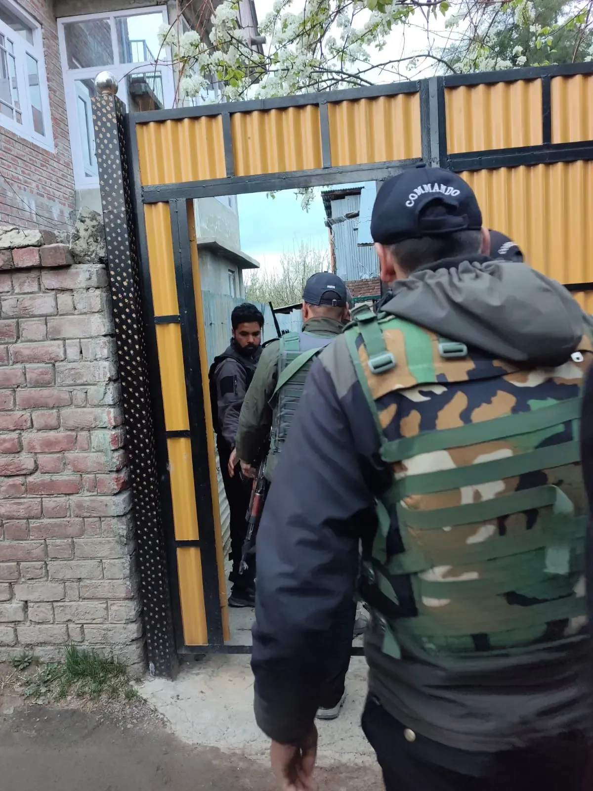 जम्मू-कश्मीर में सीआईके की महत्वपूर्ण कार्रवाई: श्रीनगर और शोपियां में छापेमारी