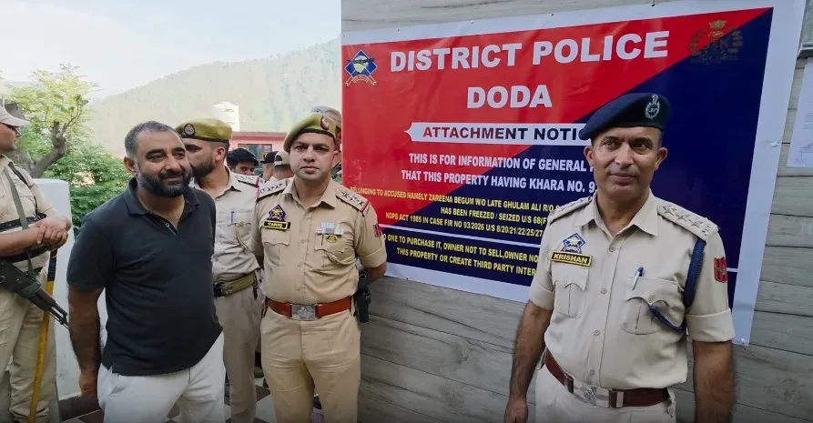डोडा पुलिस की बड़ी कार्रवाई: NDPS एक्ट के तहत ₹52 लाख की आवासीय संपत्ति कुर्क, 3 गिरफ्तार