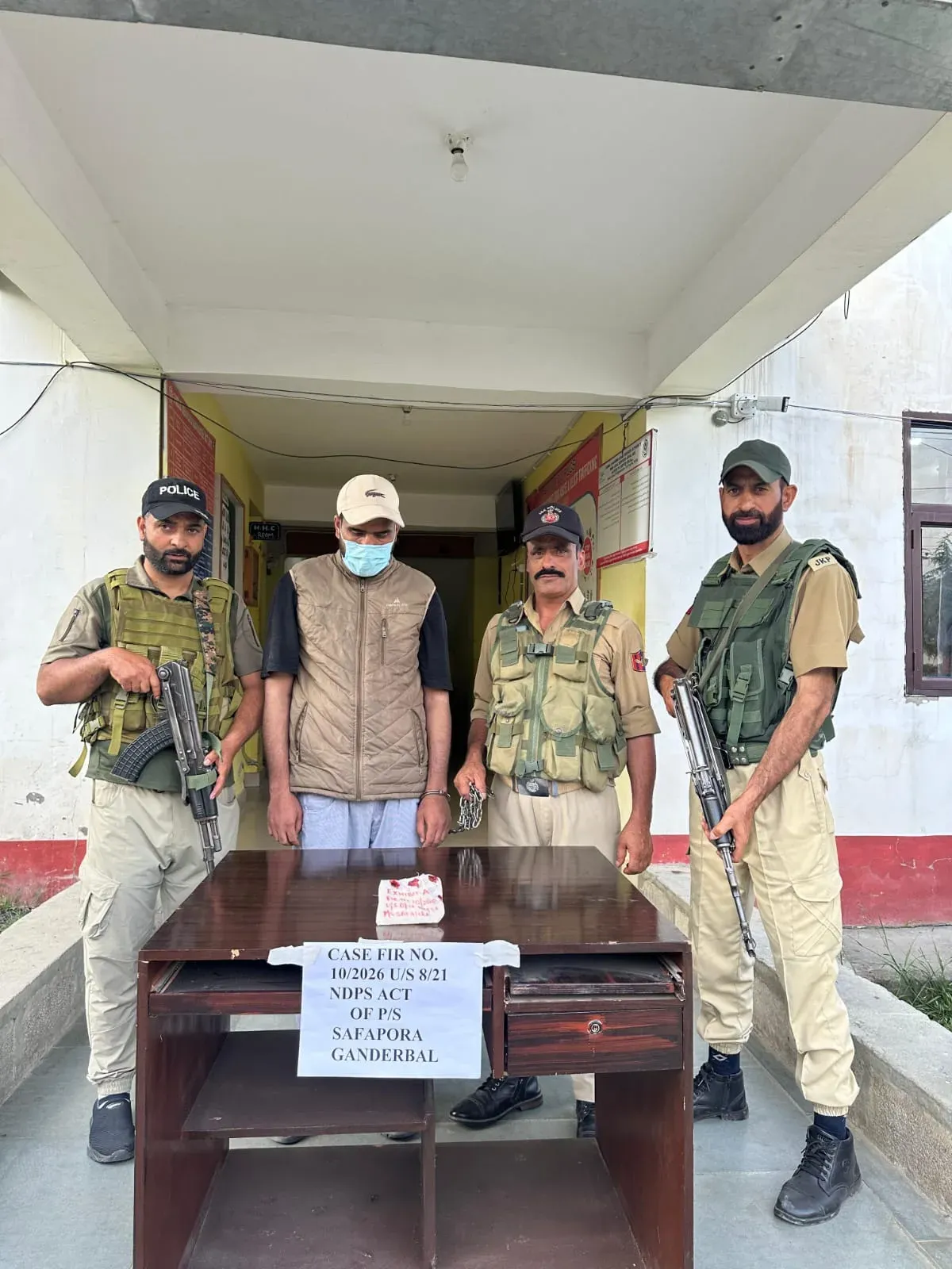 गांदरबल में पुलिस की बड़ी कार्रवाई: 4 नशा तस्कर गिरफ्तार, हेरोइन जैसा पदार्थ बरामद