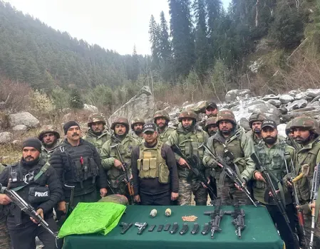जम्मू-कश्मीर: हंदवाड़ा में सुरक्षा बलों ने आतंकी साजिश का किया भंडाफोड़, गोला-बारूद बरामद