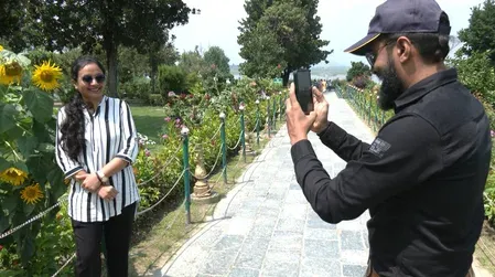 जम्मू-कश्मीर की हसीन वादियों में बढ़ी पर्यटकों की संख्या, टूरिज्म इंफ्रास्ट्रक्चर का तेजी से विस्तार बना मददगार