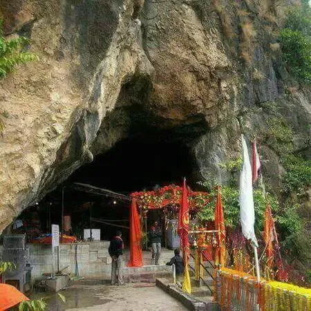जम्मू-कश्मीर की वो पवित्र गुफा, जहां आज भी परिवार संग विराजे हैं महादेव