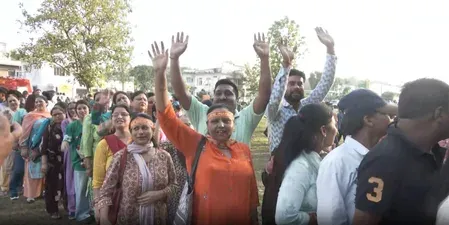जम्मू-कश्मीर: माता खीर भवानी के दर्शन के लिए बड़ी संख्या में श्रद्धालु रवाना, दिखा उत्साह