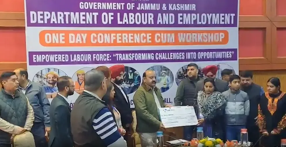 क्या जम्मू-कश्मीर में 24 घंटे खुल सकेंगे बाजार और मॉल?