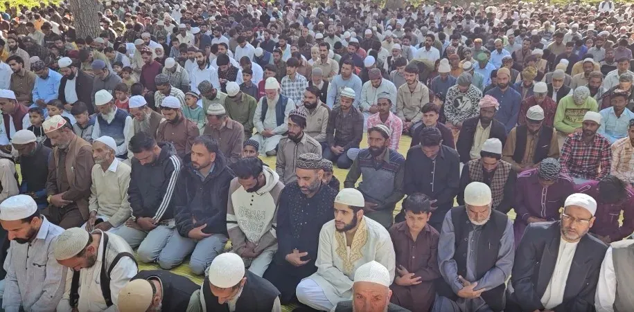 बकरीद 2025: जम्मू-कश्मीर में ईद-उल-अजहा की नमाज, शांति और भाईचारे की दुआएं