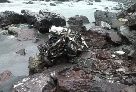 जम्मू-कश्मीर में भीषण सड़क हादसा, चालक की मौत 