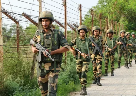क्या जम्मू-कश्मीर के सांबा जिले में बॉर्डर से सटे दो किमी के दायरे में रात्रि कर्फ्यू लगा?