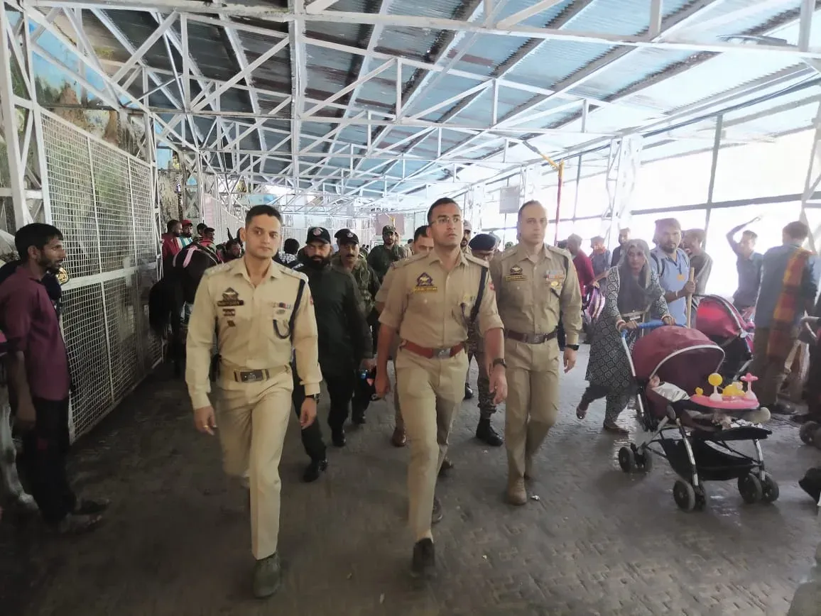 वैष्णो देवी यात्रा मार्ग पर SSP मुकुंद टिबरेवाल का पैदल सुरक्षा निरीक्षण, रात्रि गश्त बढ़ाने के निर्देश