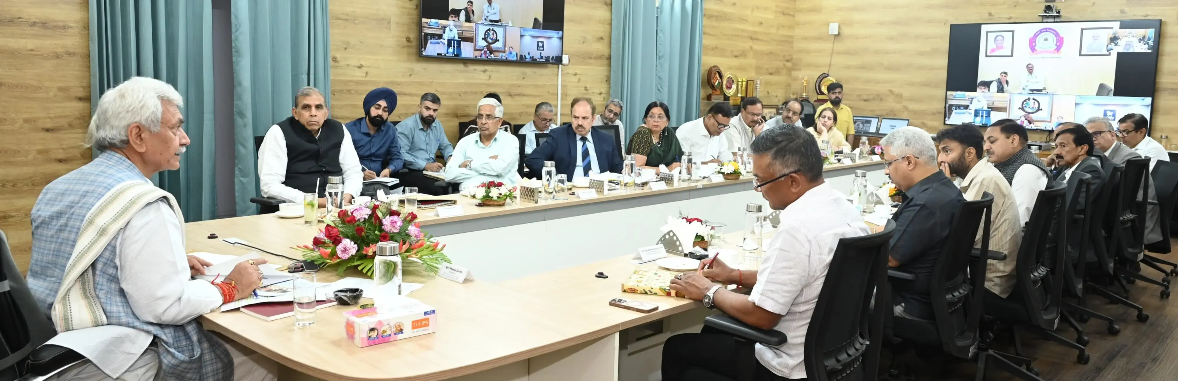 उच्च शिक्षा परिषद की बैठक: LG मनोज सिन्हा ने जम्मू-कश्मीर में शिक्षा सुधार की व्यापक रणनीति पर दिया जोर