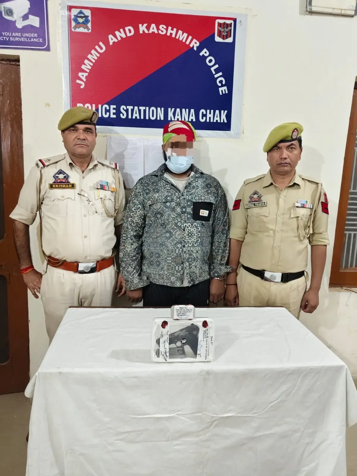 जम्मू पुलिस की जाँच में 19.93 ग्राम हेरोइन, पिस्तौल और कारतूस बरामद; तीन आरोपी गिरफ्त में