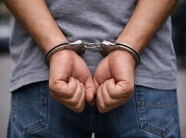 क्या जम्मू पुलिस ने ड्रग तस्कर को पकड़ लिया? 975 अल्प्राजोलम टैबलेट और हथियार बरामद