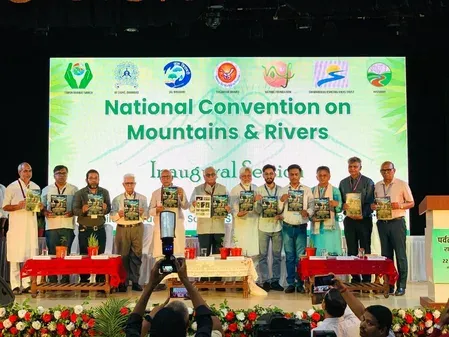 जमशेदपुर राष्ट्रीय नदी-पर्वत सम्मेलन: पर्यावरणविदों की माँग — नदी-पहाड़ बचाने के लिए बने सशक्त कानून