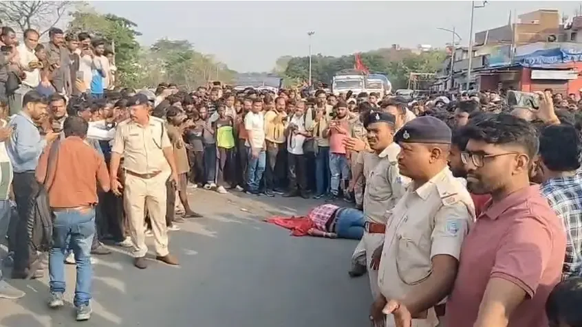 Tragic Motorcycle Accident Claims Young Life in Jamshedpur, Protests Erupt