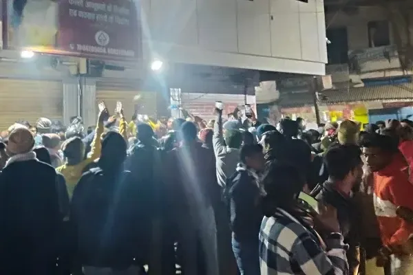 क्या जामताड़ा में ज्वेलरी शॉप में लूट के दौरान दुकानदार को गोली मारी गई?