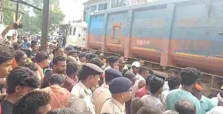 जमुई में छात्रा मुस्कान की डंपर से मौत के बाद बवाल, थाने पर पथराव, पुलिस वाहन क्षतिग्रस्त