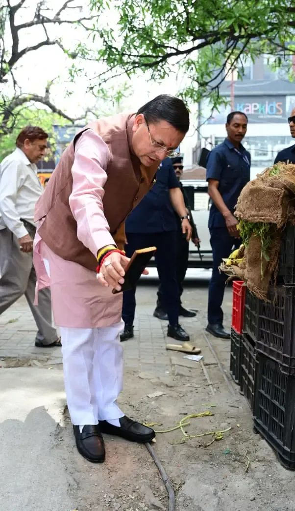 सीएम धामी ने जन समस्याओं के समाधान के लिए खुद किया निरीक्षण, अधिकारियों को दिए निर्देश