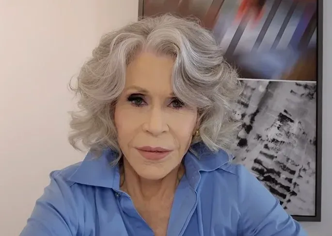 Jane Fonda's voice-to-text obsession revealed by 'Grace and Frankie' co-star