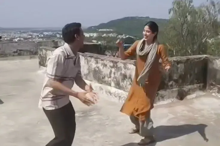 Janhvi Kapoor, Ishaan Khatter & Vishal Jethwa groove in Homebound BTS