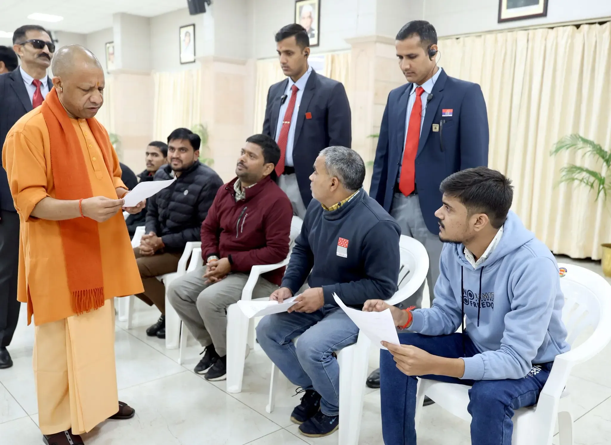 क्या जनपद में प्रत्येक पीड़ित की शिकायत सुन समाधान करेंगे डीएम-एसएसपी: सीएम योगी?