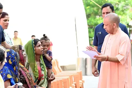 जनसमस्याओं के निराकरण में न हो तनिक लापरवाही, सीएम योगी का अधिकारियों को निर्देश