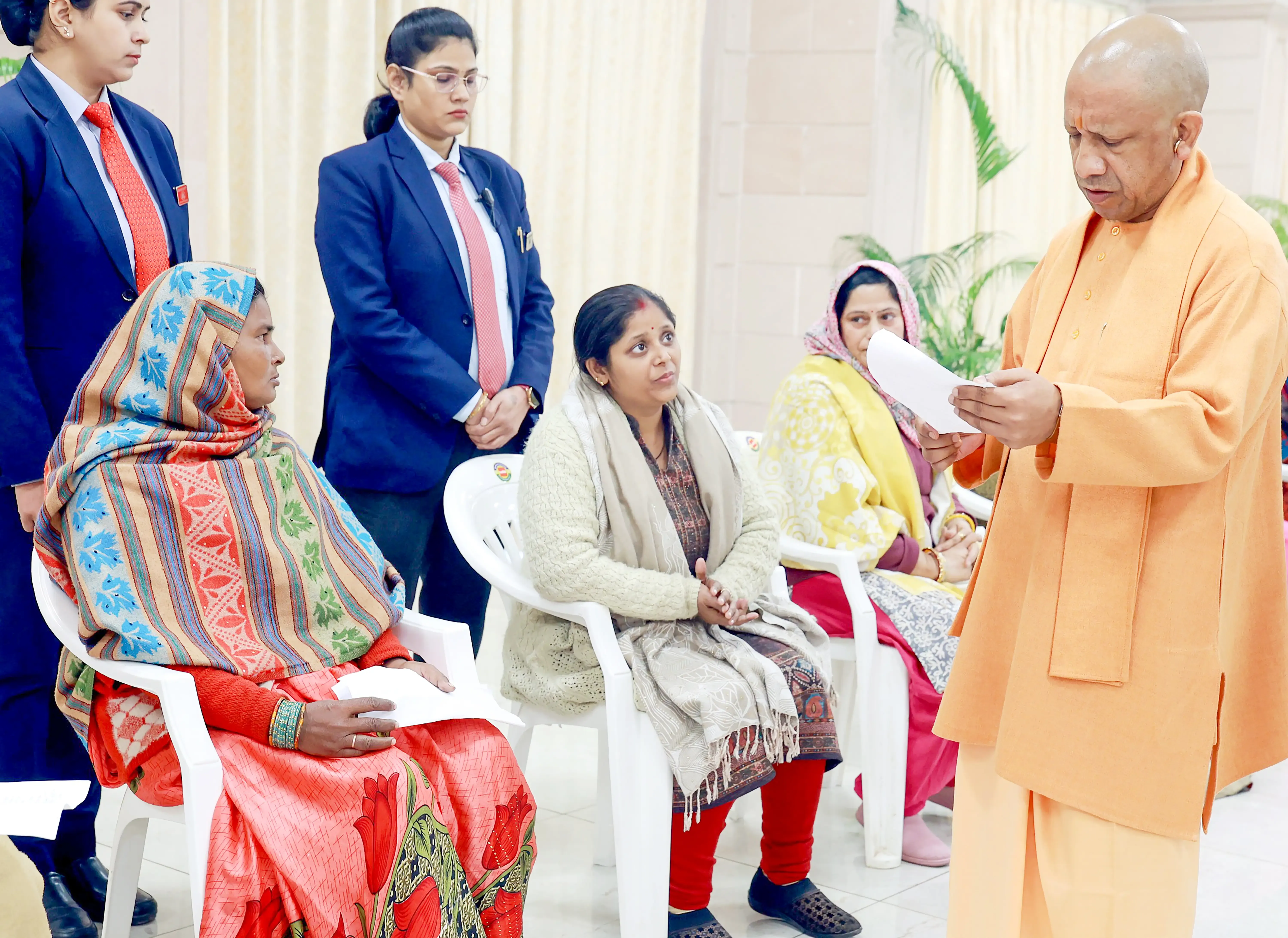 क्या सीएम योगी ने जनता दर्शन में हर फरियादी की समस्या का उचित निस्तारण करने का आश्वासन दिया?