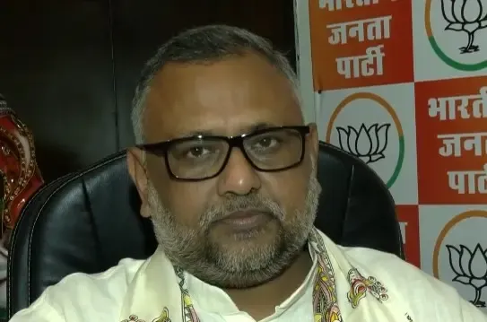 पीडीए यात्रा पर BJP का पलटवार: 'तरबूज की प्रकृति' वाले अखिलेश जनता को गुमराह नहीं कर पाएंगे