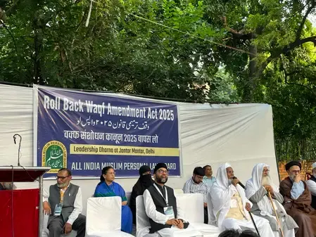 जंतर-मंतर पर वक्फ कानून के खिलाफ प्रदर्शन, ओवैसी बोले-यह संपत्तियों की हिफाजत नहीं कर पाएगा