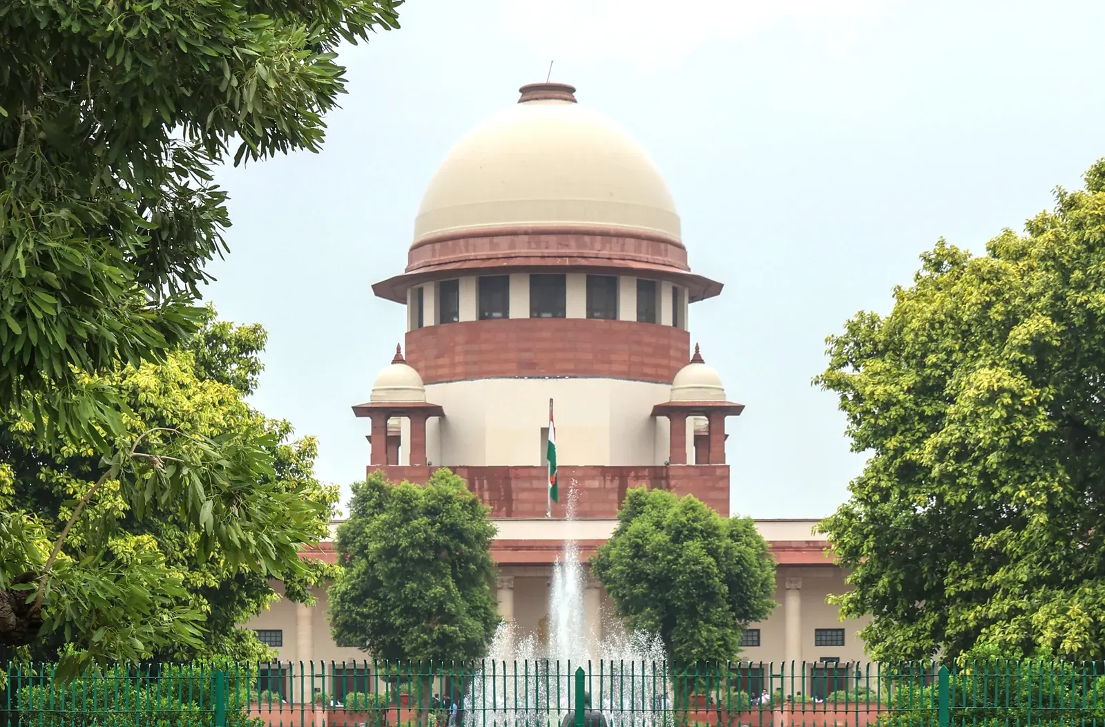 नीट विरोध प्रदर्शन: सुप्रीम कोर्ट की सख्त चेतावनी — 'आपराधिक तत्वों को नहीं मिलेगी माफी', SIT या रिटायर्ड जज से जाँच पर विचार