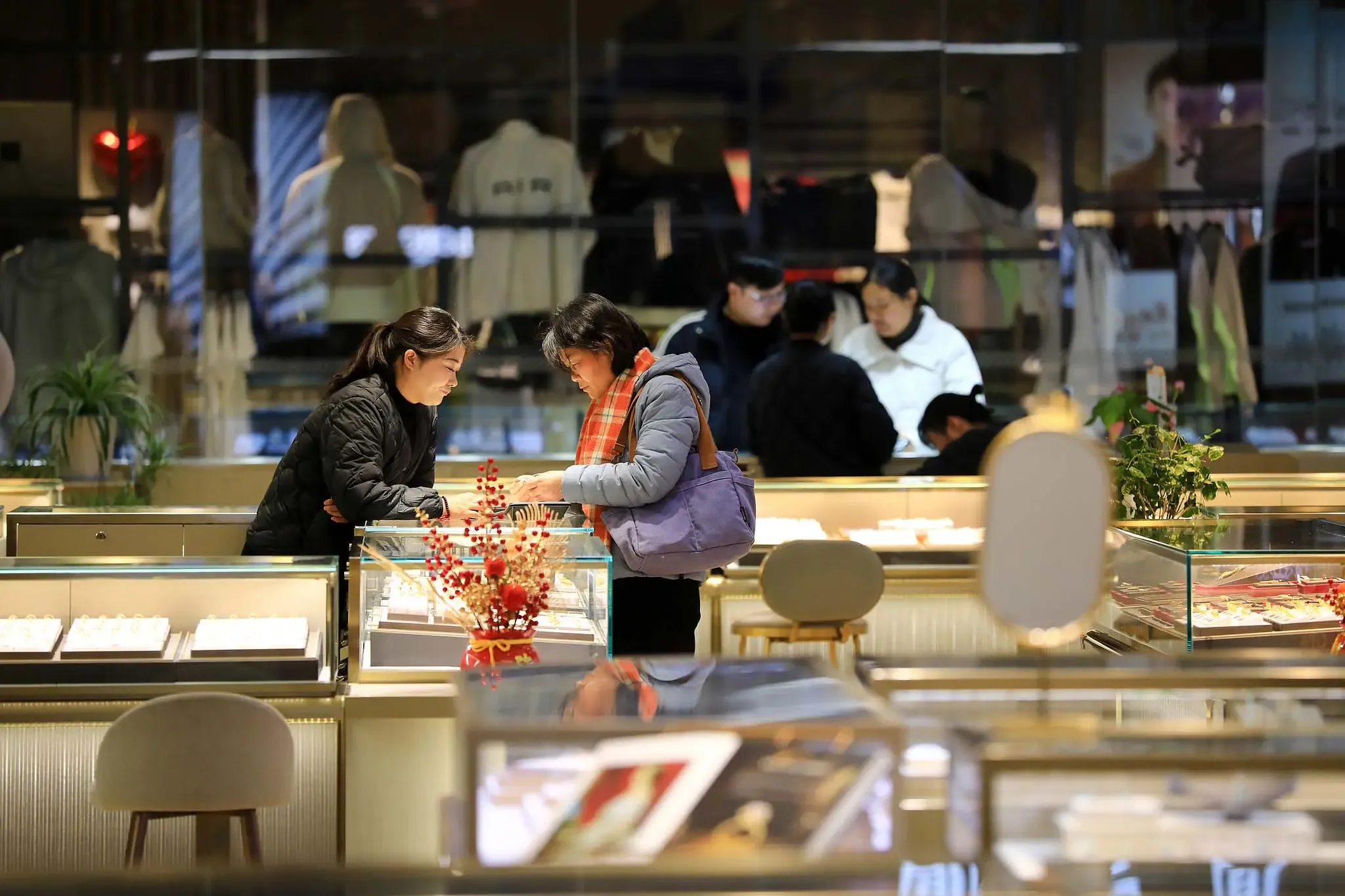 जनवरी-फरवरी में उपभोक्ता वस्तुओं की खुदरा बिक्री में 2.8%25 की वृद्धि: चीन का वाणिज्य मंत्रालय