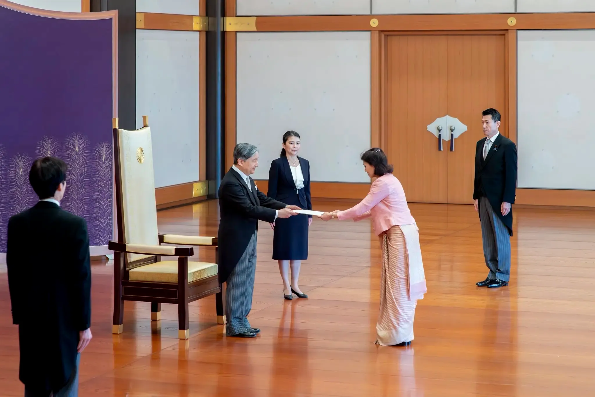 ऐतिहासिक क्षण: जापान के सम्राट ने राजदूत नगमा एम. मलिक का परिचय-पत्र स्वीकारा, भारत-जापान कूटनीति को नई ऊंचाई