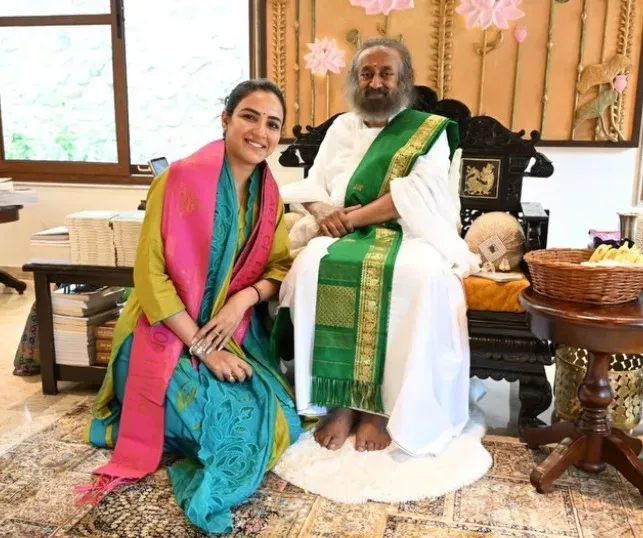 Jasmine Bhasin meets Sri Sri Ravi Shankar: 'Soul needed it the most'