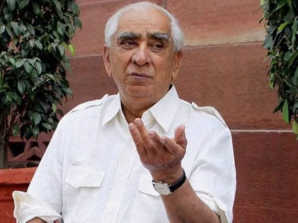 क्या जसवंत सिंह का जीवन वाजपेयी के 'हनुमान' से विद्रोही राजनेता बनने की अनकही दास्तान है?