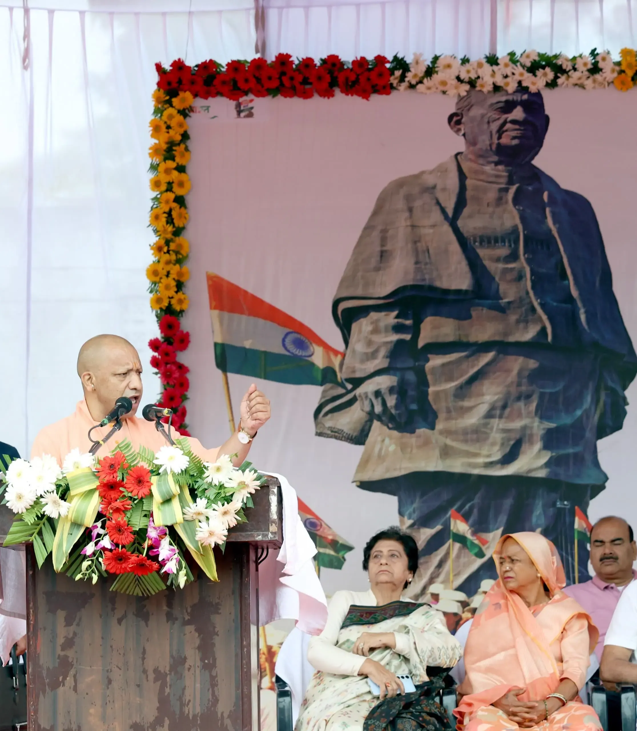 क्या जातिवाद, परिवारवाद या छुआछूत के आधार पर समाज को बांटने वालों का विरोध करना चाहिए?