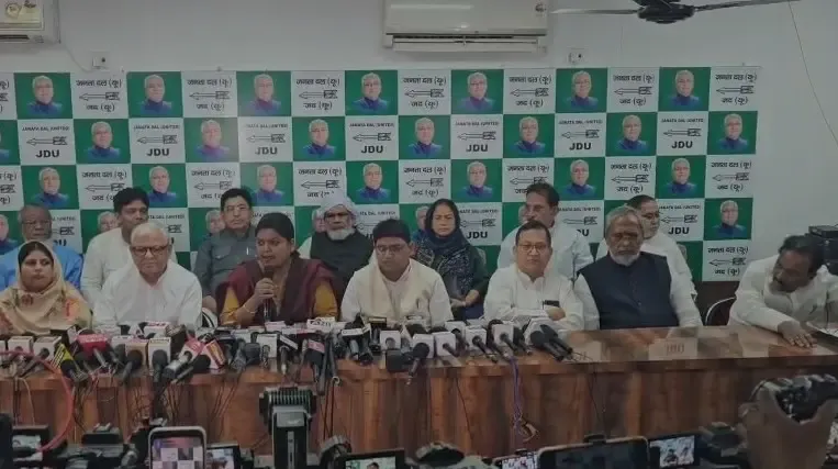 Muslim Leaders of JD(U) Stand by Nitish Kumar Amidst Waqf Bill Controversy