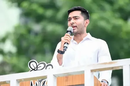 जीत की ट्रॉफी सिर्फ पीओके, क्रिकेट मैदान में नहीं एलओसी पर हो पाकिस्तान से मुकाबला : अभिषेक बनर्जी