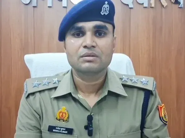 देवरिया हत्याकांड: पत्नी ने भाई-भतीजे संग मिलकर पति मुकेश सिंह को लाठी-डंडों से पीट डाला