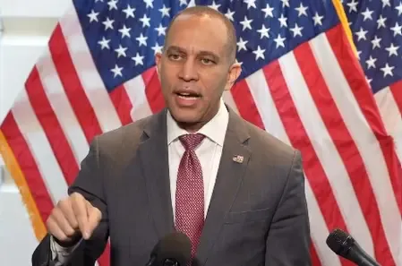 Is Jeffries Sounding Alarm on ICE Actions and Election Regulations Amid Rising US Tensions?